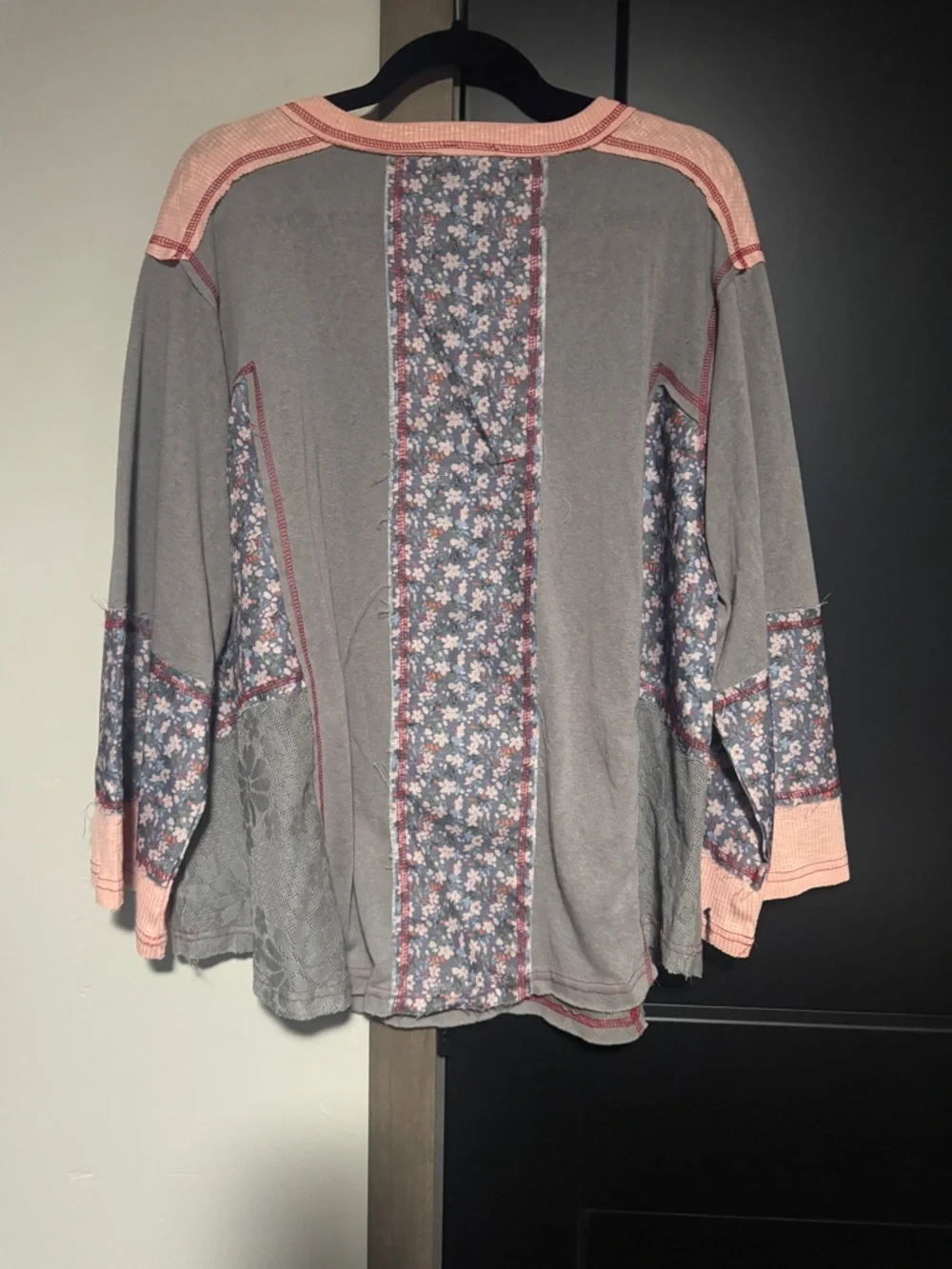 POL V-Neck Pullover Top in Gray, Blue, and Pink Floral Patchwork - Picture 3 of 3